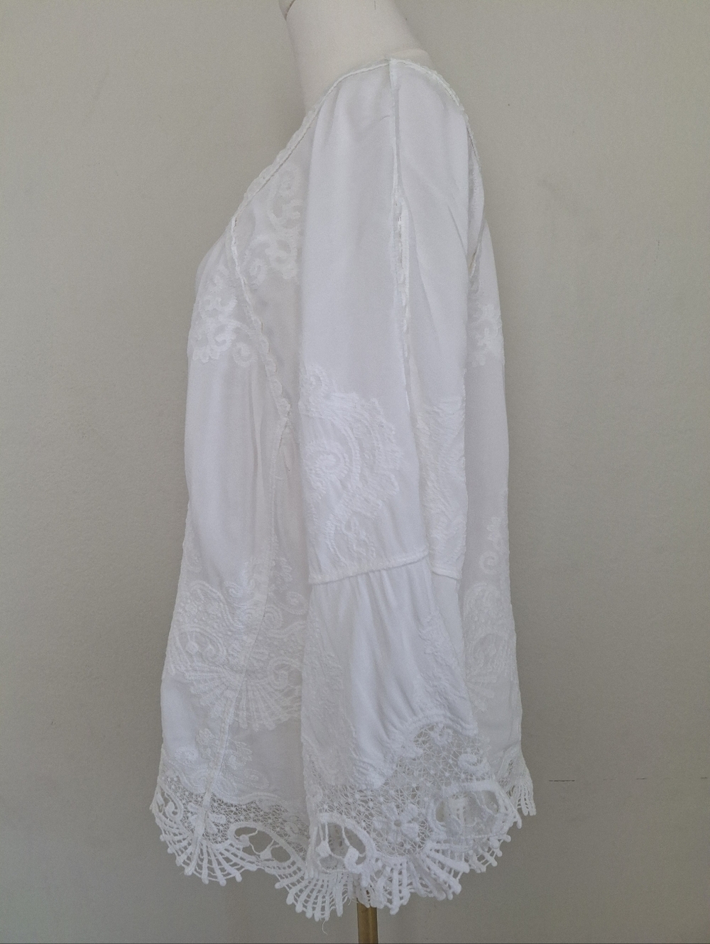 Democracy Boho White Embroidered Lace Bell Sleeve Top - Picture 9 of 12